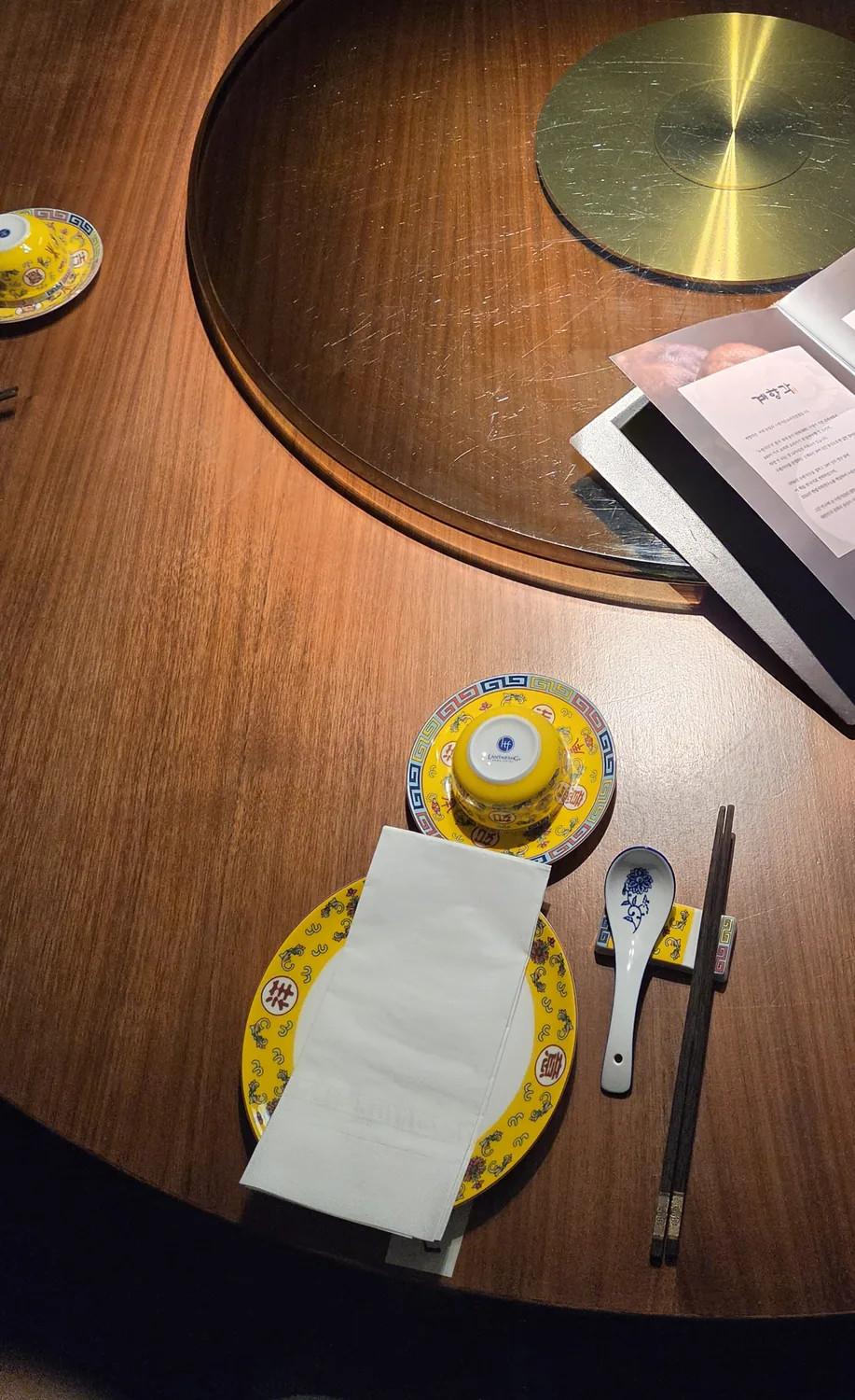 Private room with round lazy-susan table at Gyehyanggak