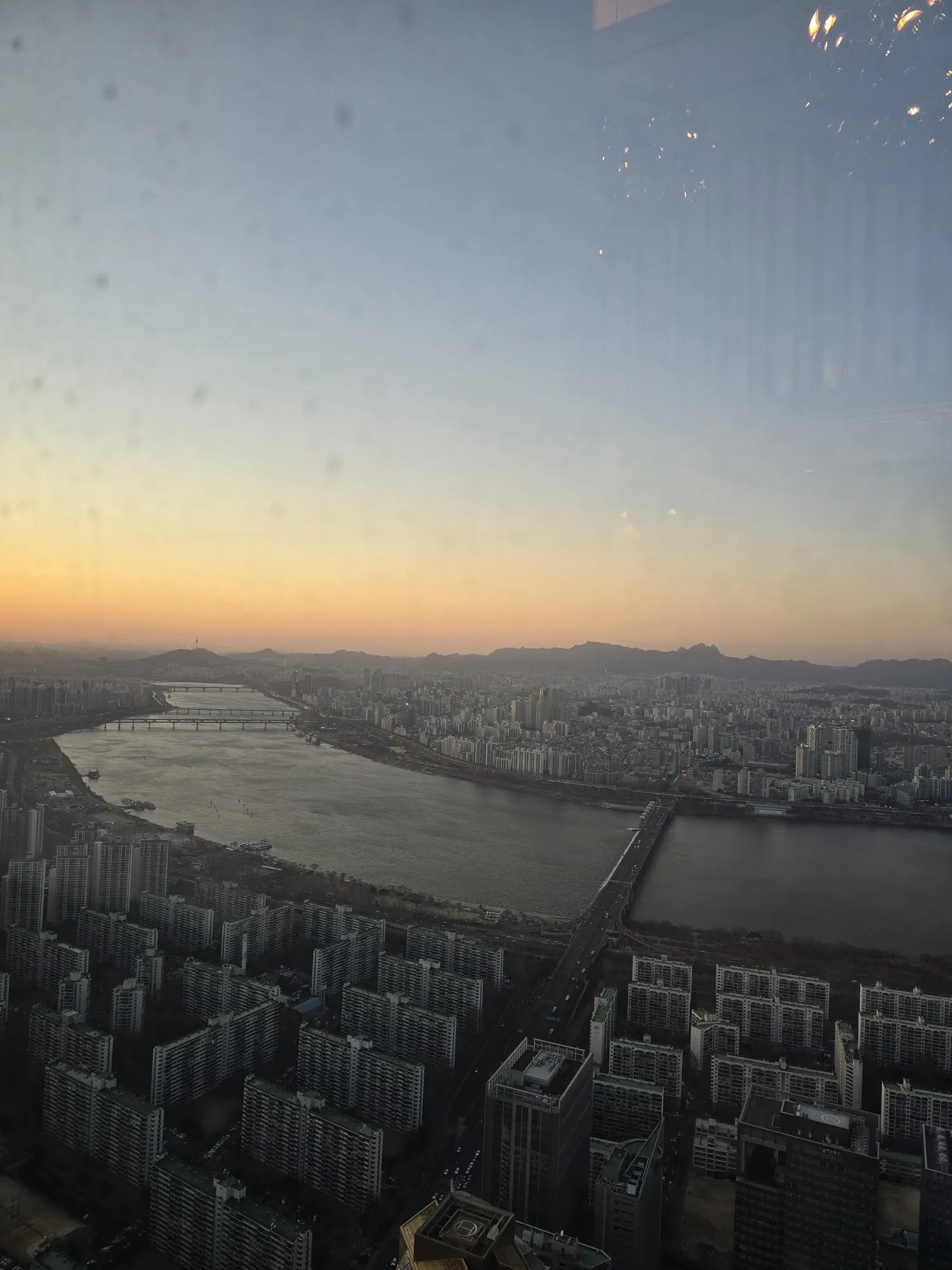 Sunset view of Han River from STAY restaurant by Yannick Alléno, 81st floor SIGNIEL Seoul Lotte World Tower