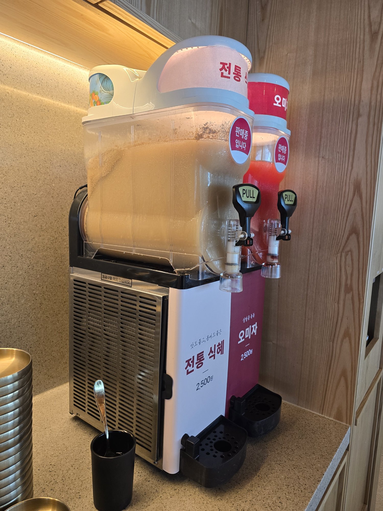 Frozen sikhye and omija drink machine