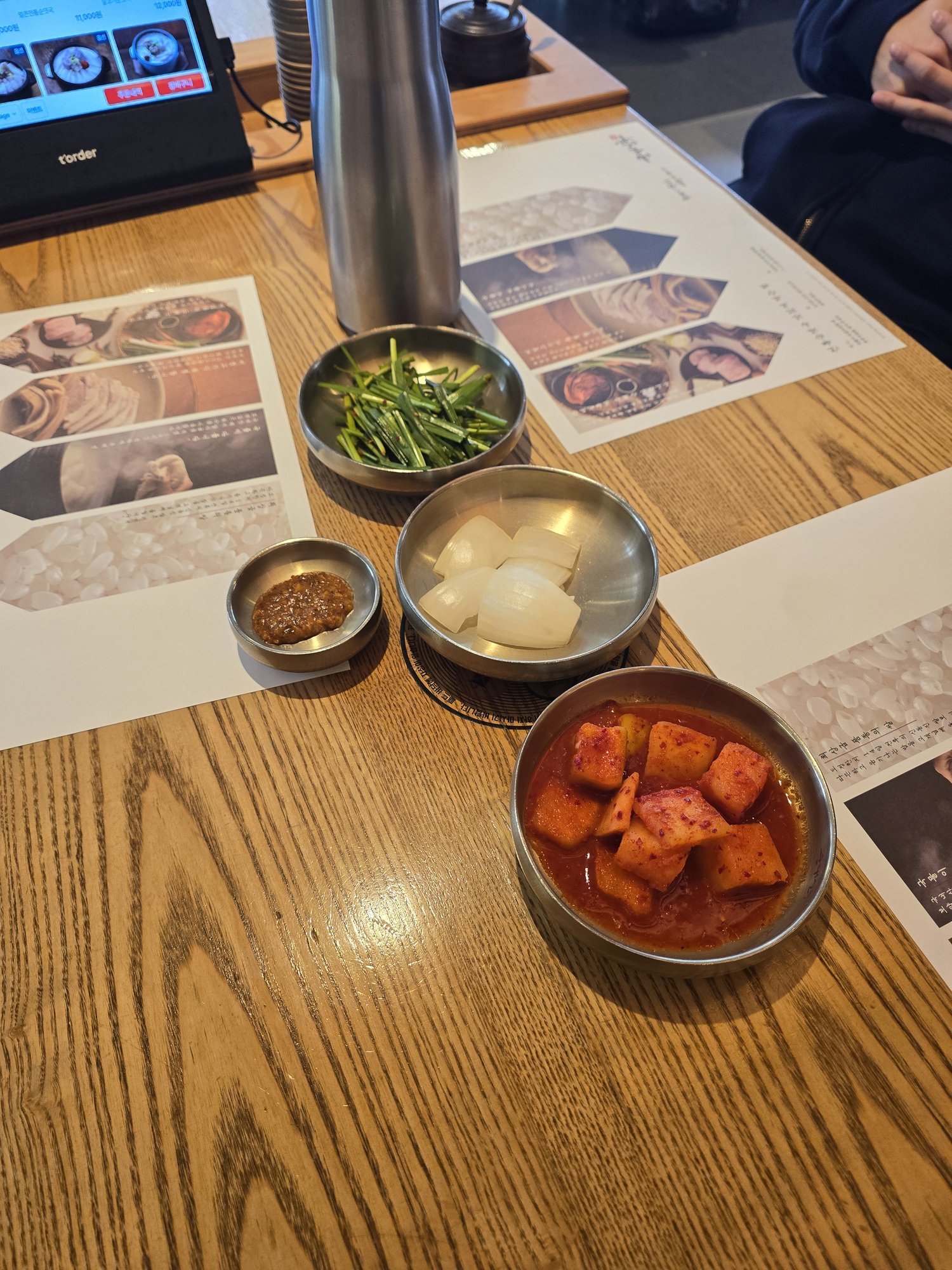 Table setup at Sundae Silrok